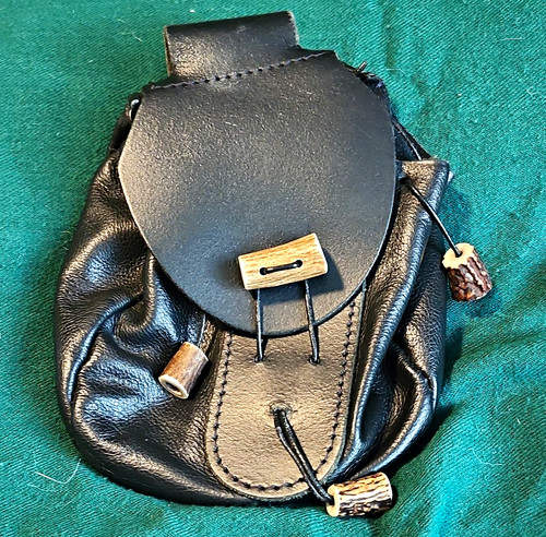 Black leather scottish sporran - black,